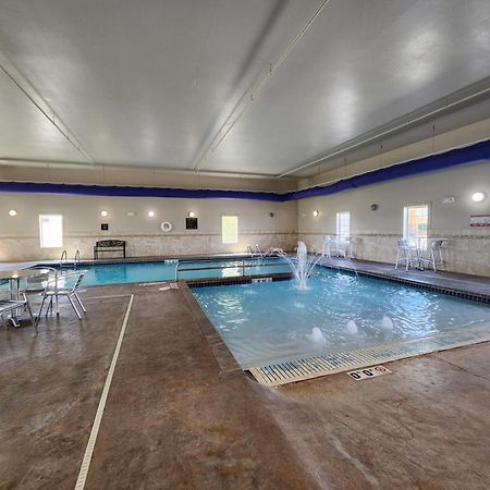Highland Suites Minot Exterior photo