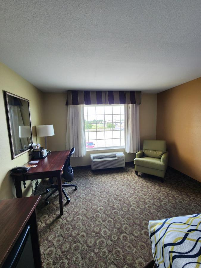 Highland Suites Minot Exterior photo