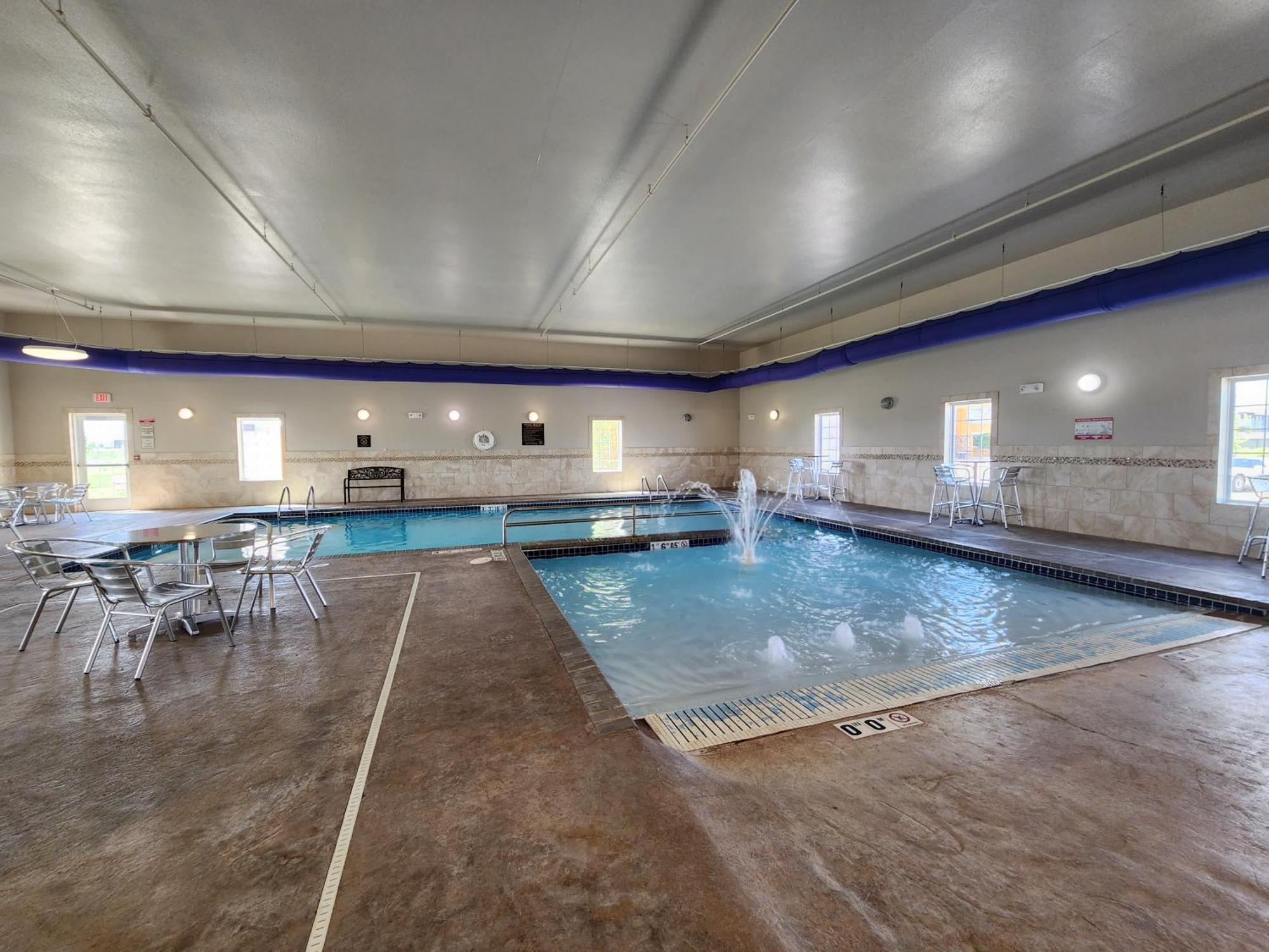 Highland Suites Minot Exterior photo