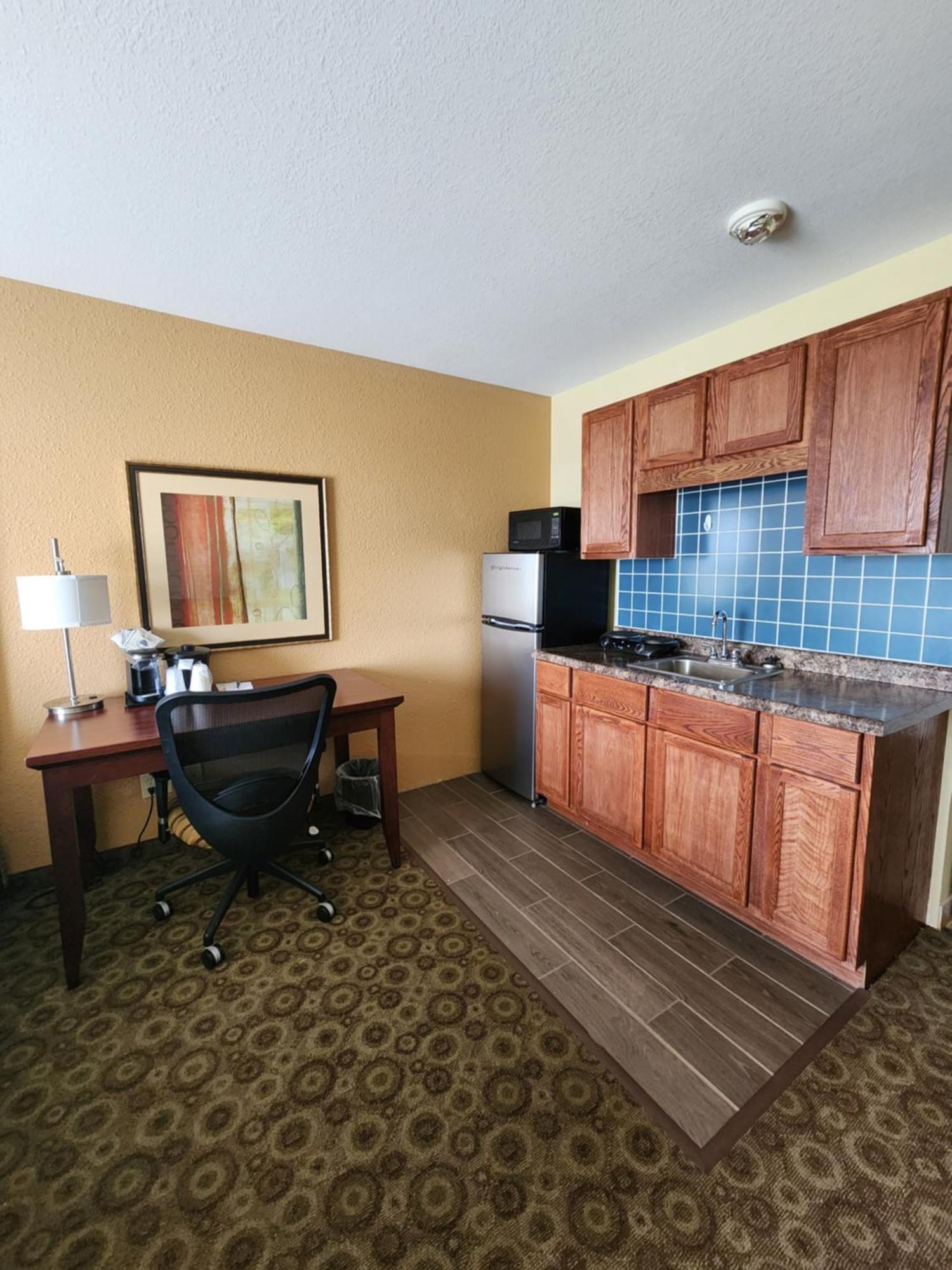 Highland Suites Minot Exterior photo